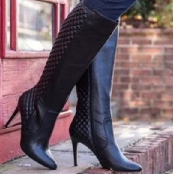 BCBG Beasly Quilted Faux Leather Boots 8M Mobwife - Picture 2 of 8